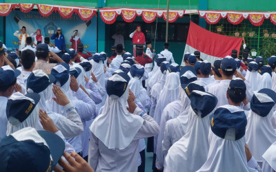 SMP Negeri 125 Jakarta melaksanakan Upacara HUT RI ke-80 dengan penuh Khidmat